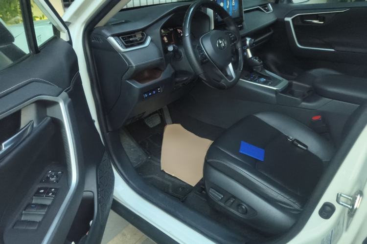 Used Toyota RAV4 2020 2.0L CVT Four-Wheel Drive Prestige Edition
