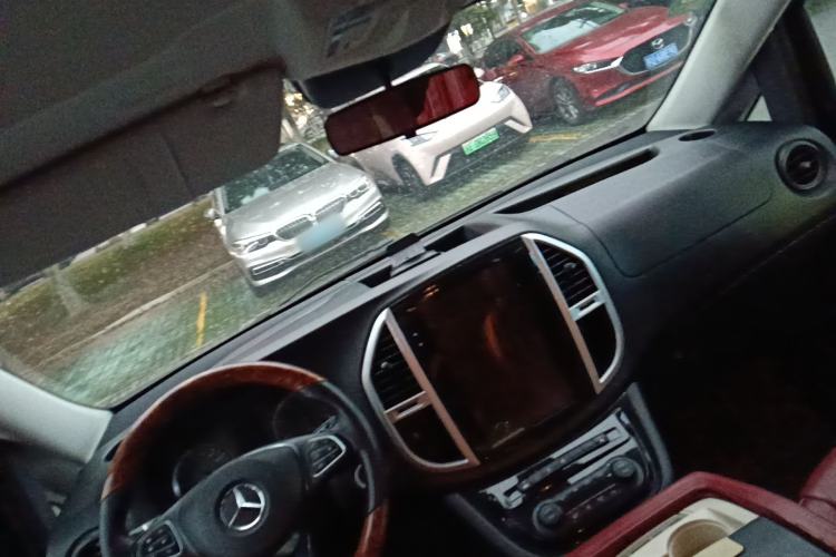 Used Mercedes-Benz V-Class  Center Console