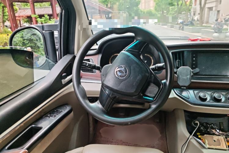 Used FORTHING Lingzhi 2018 M5L 1.6L 7-Seater Luxury Model Steering Wheel