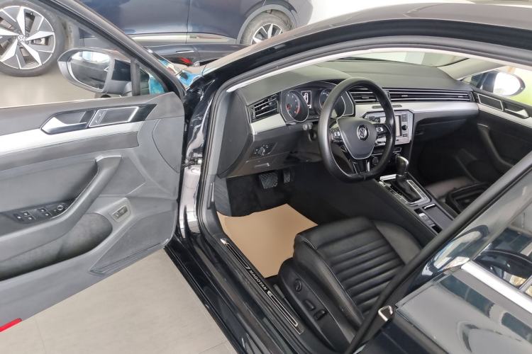 Used Volkswagen Magotan 2019 330TSI DSG Leading Edition China V Standard Driver Seat