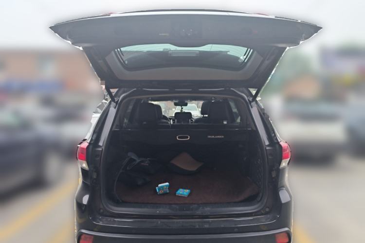 Used Toyota Highlander 2018 2.0T Four-Wheel Drive Luxury Edition 7 Seats China V Emission Standard Trunk