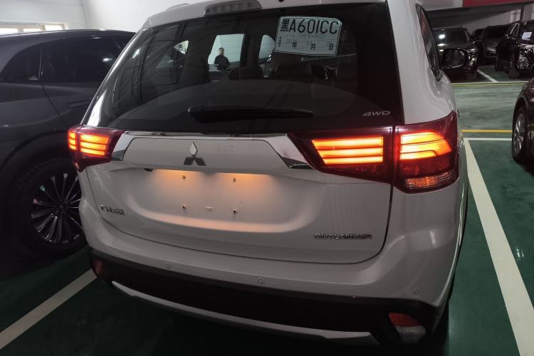 Used Mitsubishi Outlander 2016 2.4L 4x4 Elite Edition 5 Seats Rear