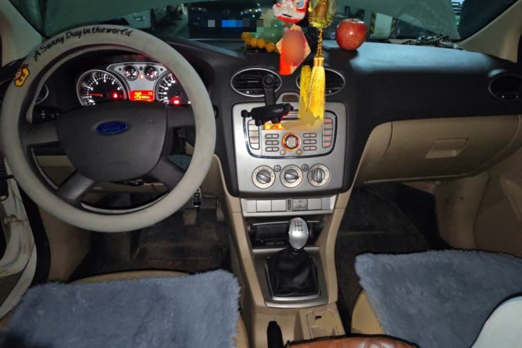 Used Ford Focus 2013 Sedan Classic 1.8L Manual Base Model