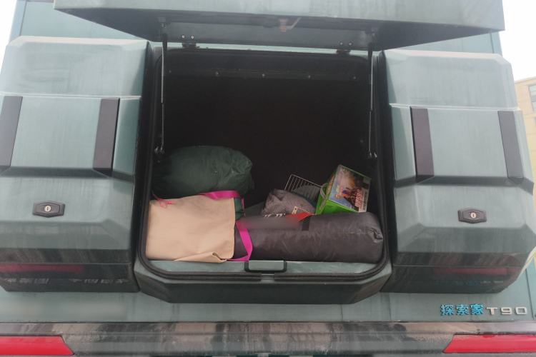 Used SAIC MAXUS T90 RV 2022 2.0T Explorer T90 Zongheng Hao Yue White Trunk