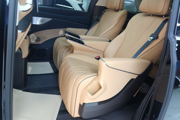 Used Denza D9 2024 DM-i 980 Four-Wheel Drive Flagship Model
