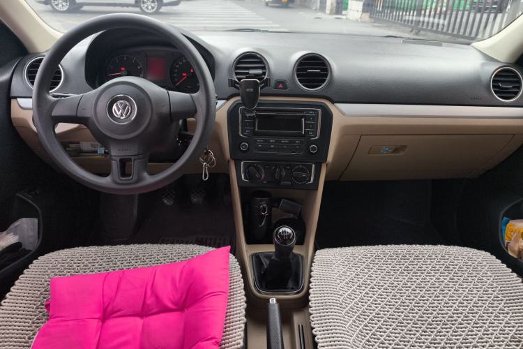 Used Volkswagen Jetta 2013 1.6L Manual Comfort Model Center Console