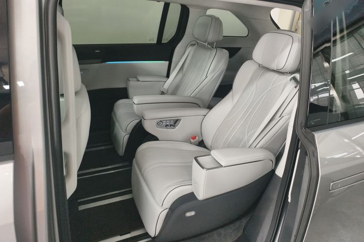 Used XPeng X9 2025 650 Long-Range Max Left Rear Seat