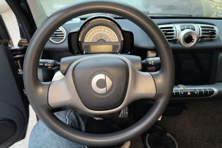 Used smart fortwo 2015 1.0 MHD New Year Special Edition Steering Wheel