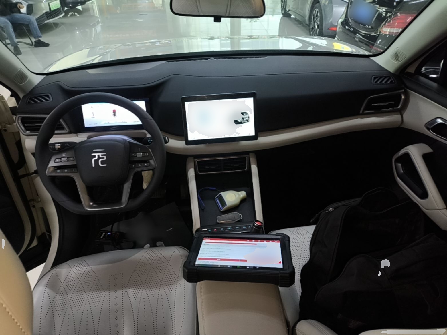 BYD Yuan UP 2025 Model 301KM Leading Version — снимка 12