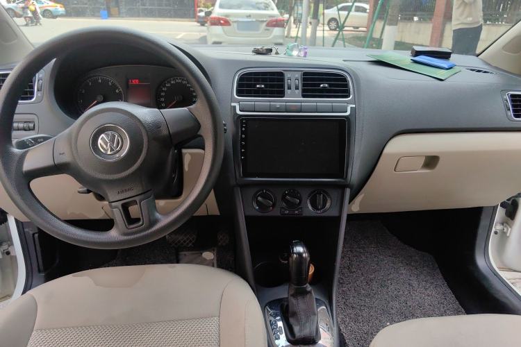 Used Volkswagen Polo 2013 1.4L Automatic Comfort Edition Center Console