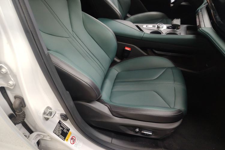 Used Changan UNI-V iDD 2024 Blue Whale Smart Electric iDD 136km ZhiKu Model
