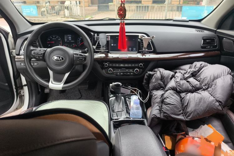 Used Kia K3 (Kai Shen) 2017 1.8L Automatic GLS Center Console