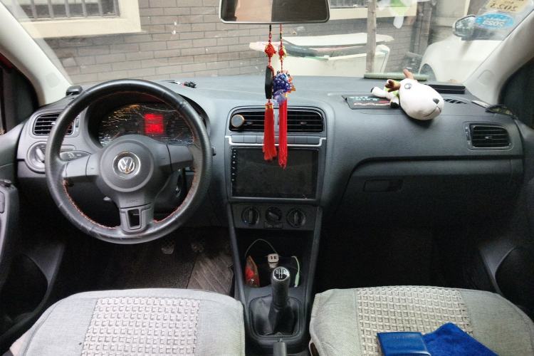 Used Volkswagen Polo 2013 1.4L Manual Fashion Edition Center Console