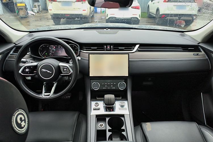 Used Jaguar F-PACE 2021 250 PS Center Console