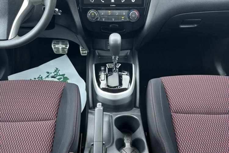 Used Nissan Qashqai 2016 2.0L CVT Elite Edition Interior 5