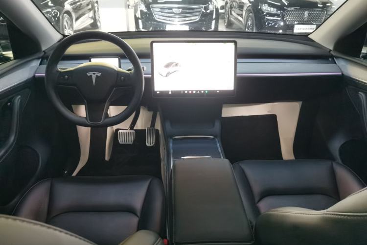 Used Tesla Model Y 2024 Long-Range All-Wheel-Drive Version Center Console