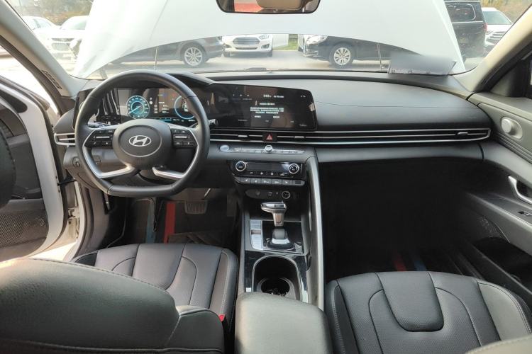 Used Hyundai Elantra 2023 1.5L CVT TOP Flagship Edition Center Console