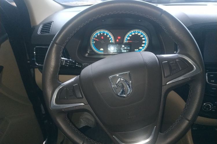 Used Baojun 730 2014 1.5L manual luxury trim 7 seats
