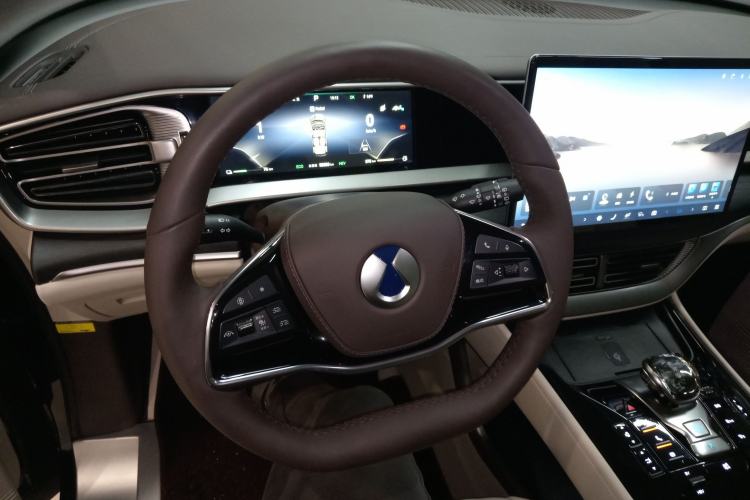 Used Denza D9 2024 DM-i 980 Four-Wheel Drive Prestige Model
