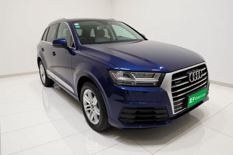 Used Audi Q7 2018 40 TFSI Comfort Model Front Right 45 Deg