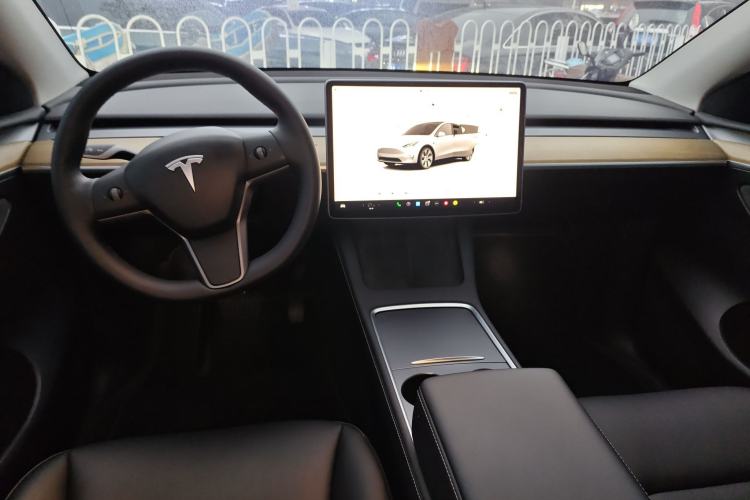 Used Tesla Model Y 2022 Long-Range All-Wheel-Drive Version
