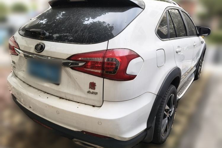 Used BYD Tang New Energy 2015 2.0T Four-Wheel-Drive Flagship Model
