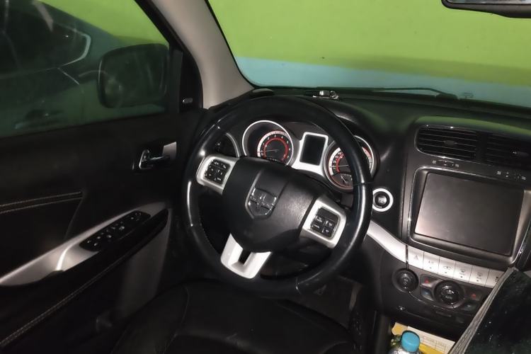 Used Dodge Journey 2013 2.4L Two-Wheel Drive Luxury Version