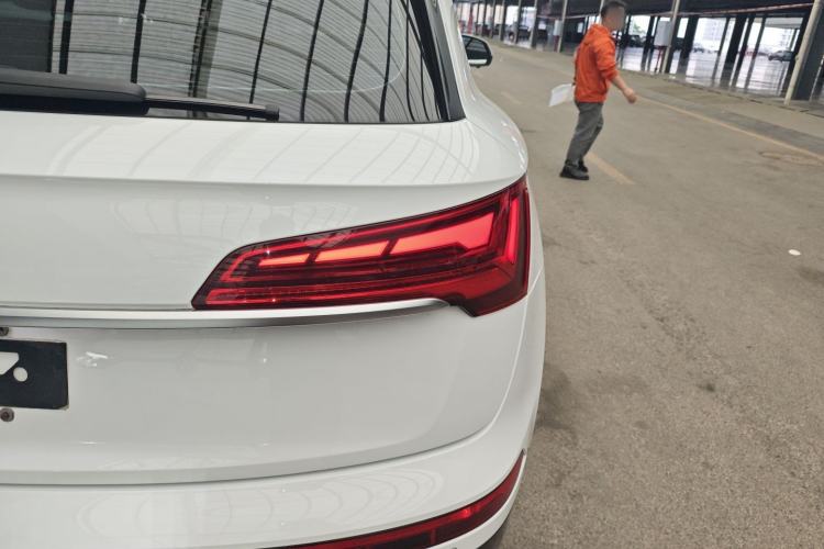 Used Audi Q5L 2022 40T Luxury Elegant Model Right Rear Taillight