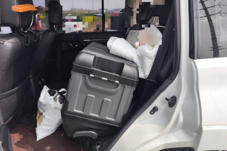 Used Mitsubishi Pajero 2015 3.0L Automatic Elite Edition China IV Standard Left Rear Seat