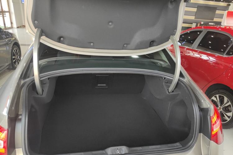 Used Citroen C5 2014 1.6T Automatic Luxury Model Trunk