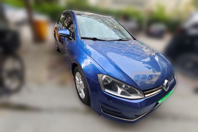 Used Volkswagen Golf 2014 1.4TSI Automatic Luxury Model Front Right 45 Deg