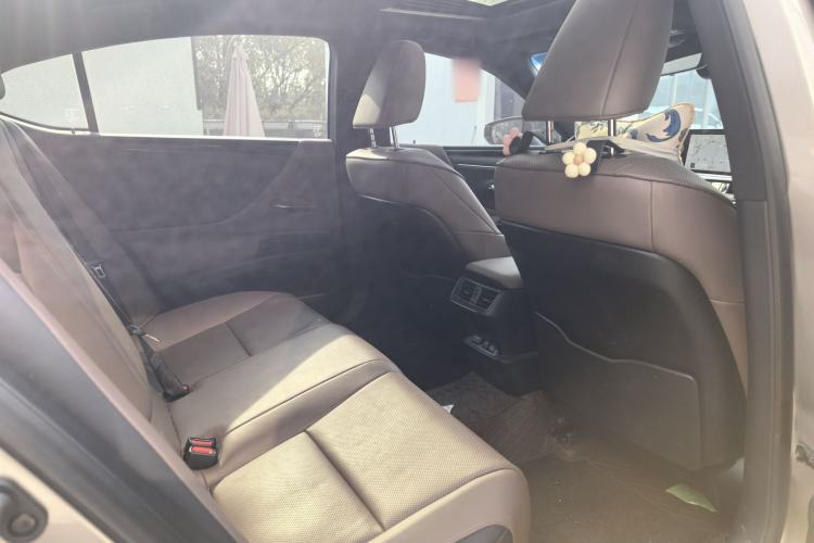 Used Lexus ES 2022 200 Excellence Edition
