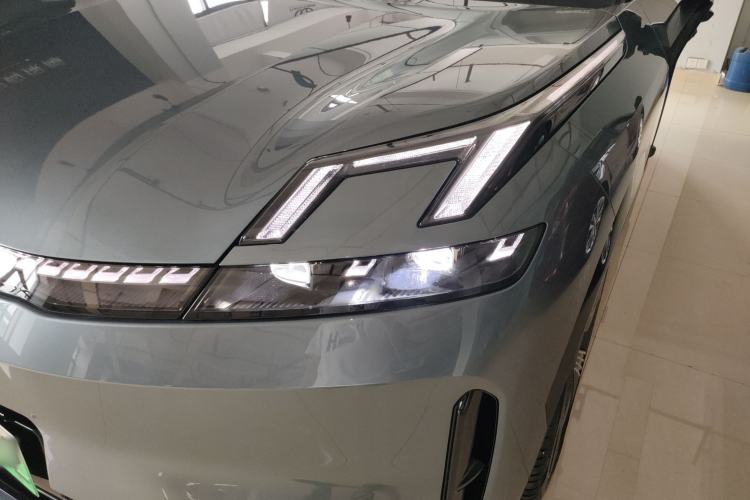 Used Lynk & Co 08 EM-P 2025 220 km All-Wheel-Drive Performance Halo Left Front Headlight