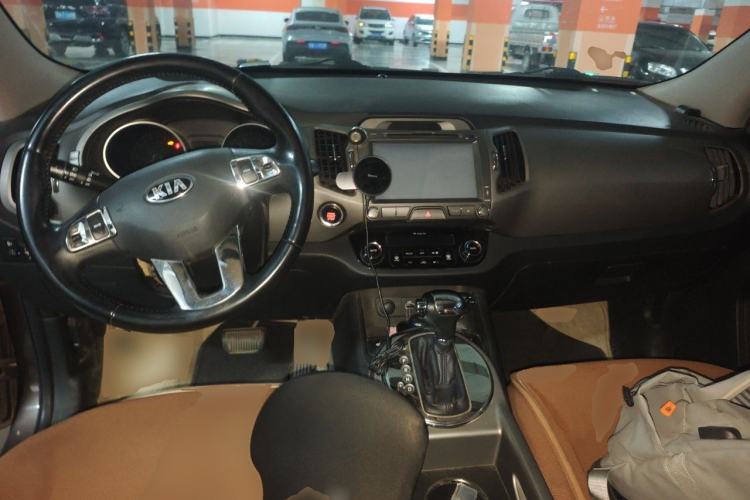 Used Kia Sportage R 2015 2.0L Automatic Two-Wheel Drive DLX Model
