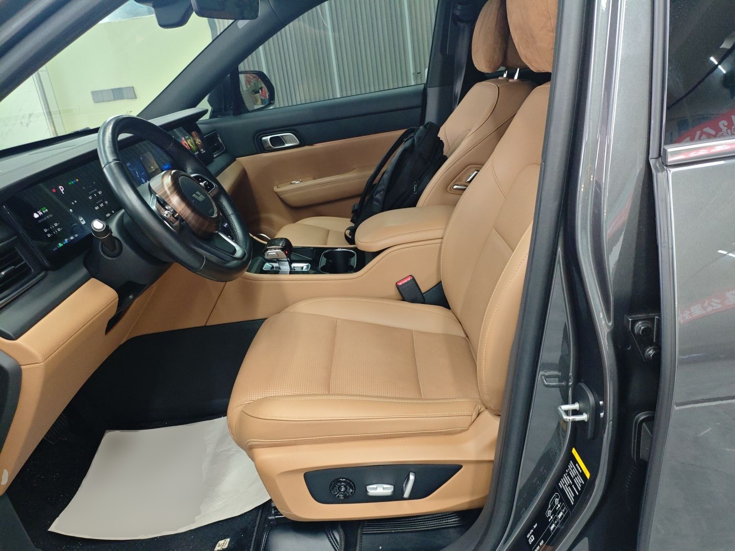 Переднее сиденье в автомобиле