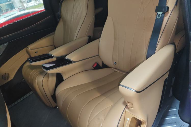 Used Denza D9 2024 DM-i 980 Four-Wheel Drive Prestige Model
