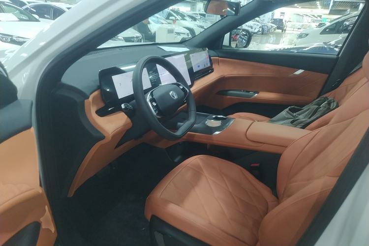 Used CHANGAN CS75 PLUS 2025 4th Generation UItra 2.0T New Blue Whale – Smart & Powerful Version
