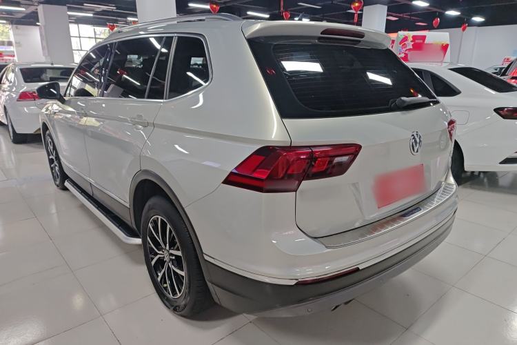 Used Volkswagen Tiguan L 2017 330TSI Automatic Two-Wheel Drive Luxury Edition Rear Left 45 Deg