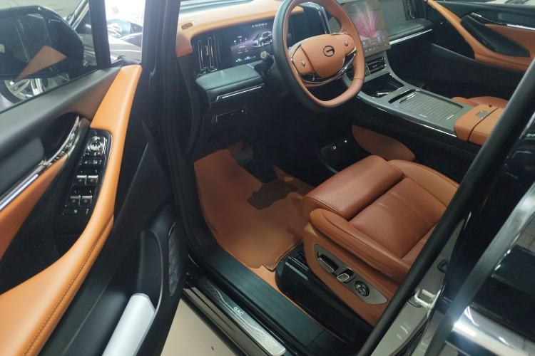 Used GAC Trumpchi Xiangwang M8 2025 Kunkun Series Ultra First-Class Cabin
