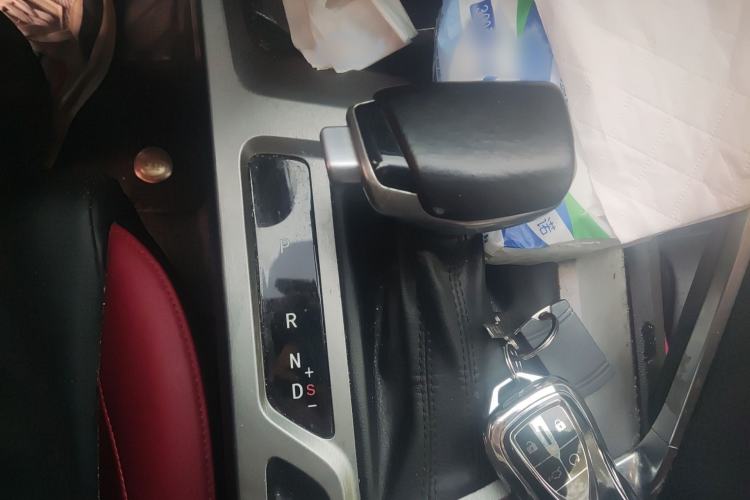 Used CHANGAN CS35PLUS 2021 Revised Version Blue Whale NE 1.4T DCT Luxury Edition Gear Lever
