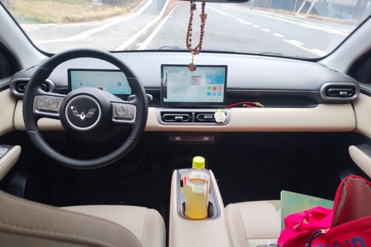 Used Wuling Bingo PLUS 2024 401 km Range 5-Seater Version Center Console