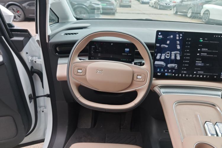Used XPeng X9 2025 740 Ultra-Long Range Max Steering Wheel