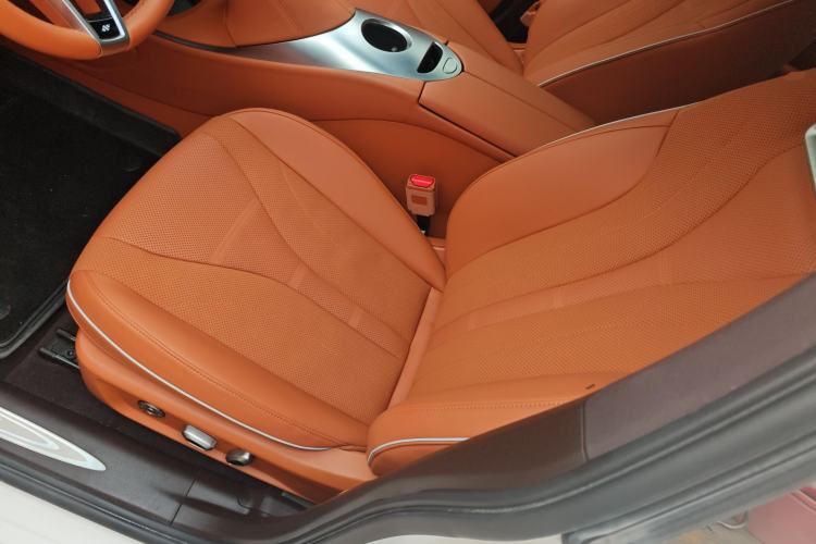 Used ORA Lightning Cat 2022 555 km Luxury Edition Left Front Seat