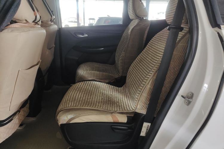 Used Baojun 730 2019 1.5L Manual Fashion Model 7-seater China VI