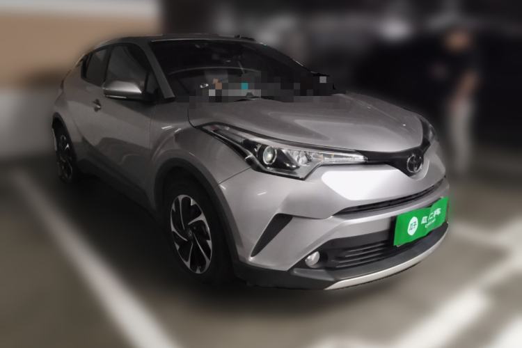 Used Toyota IZOA 2018 2.0L Yichi Version China VI Standard Front Right 45 Deg