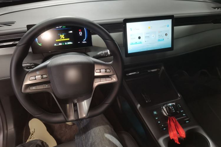 Used BYD Qin PLUS 2025 DM-i Smart Drive 55KM Leading Model Center Console