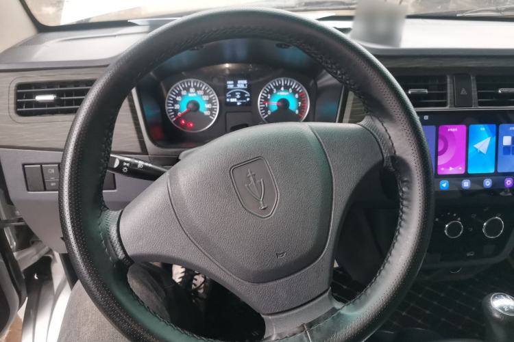 Used Jinbei Hiace X30 2023 1.5L Super-Comfortable Passenger Van 5/6/7-Seater Non-Air-Conditioned Version Model SWC15M