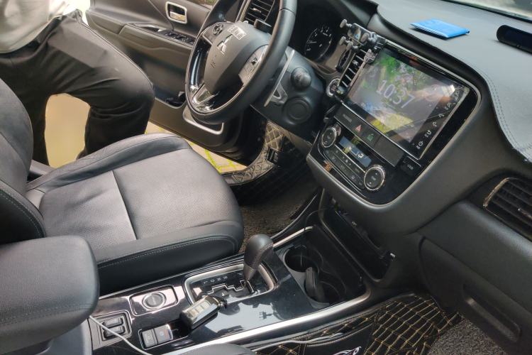 Used Mitsubishi Outlander 2018 2.4L 4x4 Elite Edition 5 Seats Left Front Seat