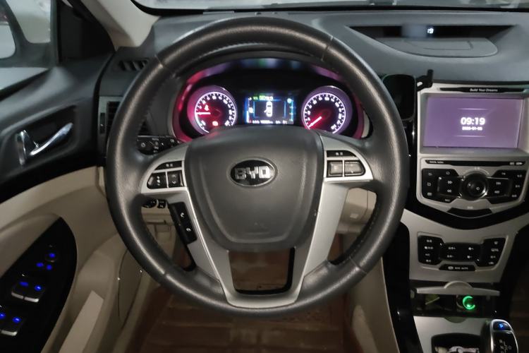 Used BYD e5 2018 450 Smart Connect Enjoyment Version
