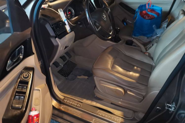 Used Baojun 730 2014 1.5L manual luxury trim 7 seats
